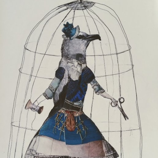Projekt scenograficzny - kolorowy rysunek ptaka w klatce. Ptak odświętnie ubrany, trzyma nożyczki i nitkę